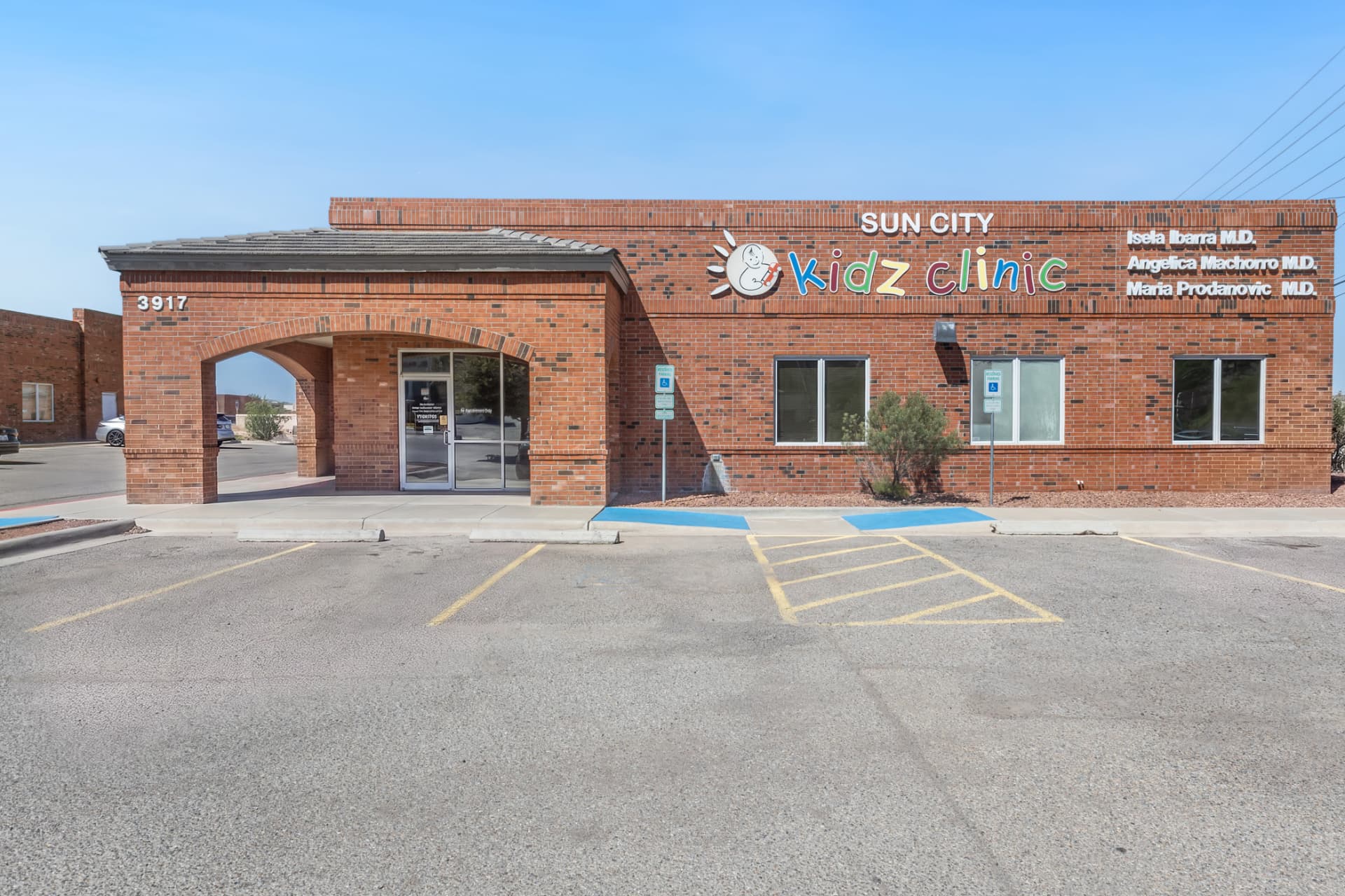 The Sun City Kidz Clinic building at 3917 N Mesa St in El Paso, with the entrance and clinic signage clearly visible